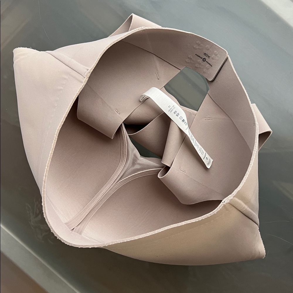 🫶34DD Like New Barely Beige Enlite Bra by Lululemon in Taupe/Cream/Greyish 34E - Picture 10 of 17